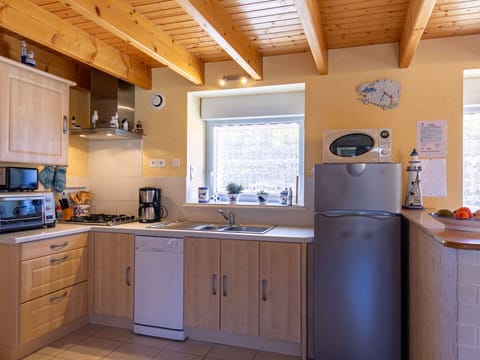 Cabinetry, Kitchen Sink, Countertop, Property, Sink, Building, Blue, Kitchen Appliance, Kitchen Stove, Tap