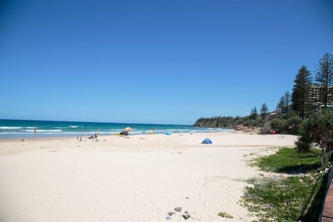 Beach nearby, sun loungers, beach towels