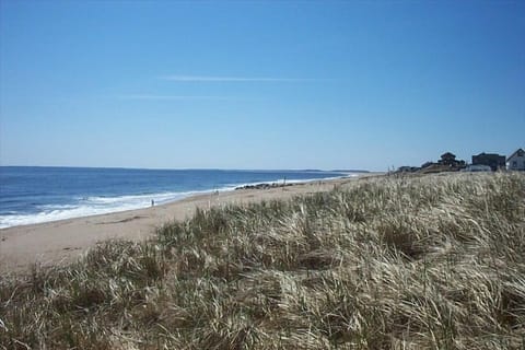 Beach nearby, sun loungers, beach towels