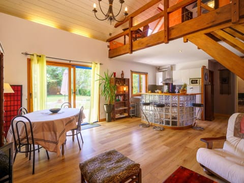 Furniture, Property, Table, Picture Frame, Wood, Chair, Couch, Plant, Architecture, Interior Design