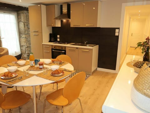 Furniture, Cabinetry, Property, Countertop, Table, Chair, Kitchen, Window, Wood, Lighting