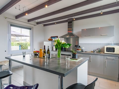 Countertop, Cabinetry, Furniture, Property, Sink, Kitchen Stove, Kitchen, Kitchen Appliance, Chair, Table