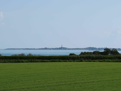 Water, Sky, Cloud, Plant, Natural Landscape, Coastal And Oceanic Landforms, Bank, Lake, Horizon, Grass