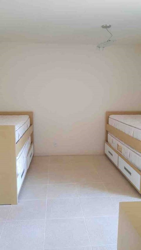 6 bedrooms, iron/ironing board, WiFi, bed sheets