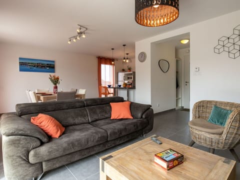 Brown, Furniture, Table, Couch, Property, Comfort, Lighting, Wood, Studio Couch, Interior Design