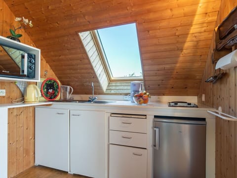 Cabinetry, Property, Countertop, Building, Wood, Kitchen Appliance, Kitchen, Interior Design, Wood Stain, Drawer