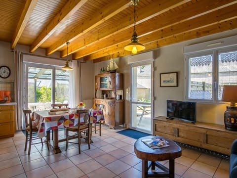 Table, Furniture, Picture Frame, Window, Wood, Interior Design, Floor, Chair, Clock, Flooring