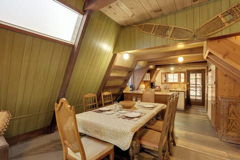 Dining Area | Dishes & Flatware Provided