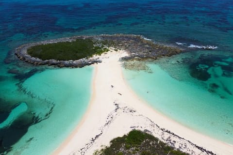 Beach nearby, sun loungers, beach towels