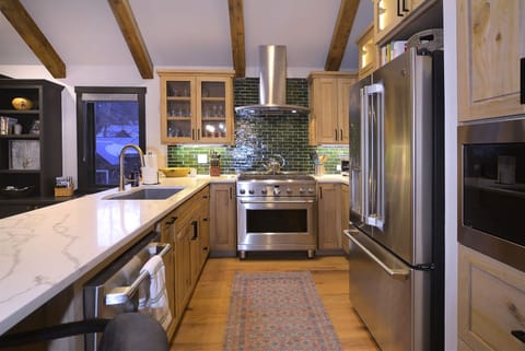 Whip up a fabulous meal in the fully equipped kitchen