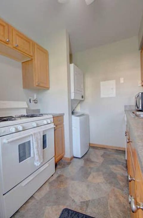 Kitchen and in-house laundry area is available