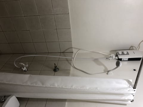 Combined shower/tub