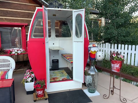 GONDOLA IS GR8 4 DINING, DRINKING, GAMING & WORKING!