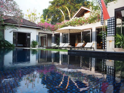 An infinity pool, sun loungers