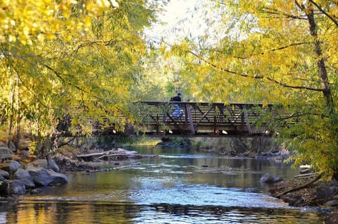 The hike/bike path along the Powder River is 2 blocks away.