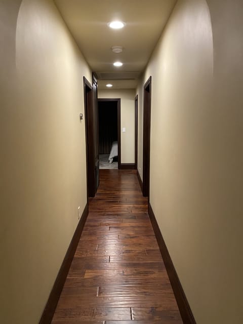 Hallway to bedrooms 