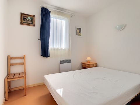 In-room safe, iron/ironing board, bed sheets, wheelchair access