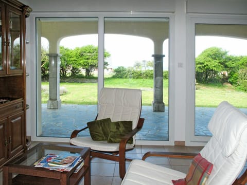 Plant, Property, Furniture, Building, Shade, Table, Cabinetry, Comfort, Interior Design, Wood