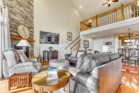 Lovely condo with fireplace and sweeping mountain views Condo in Sugar Mountain