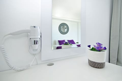 Rainfall showerhead, hair dryer, towels