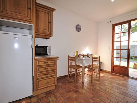 Furniture, Flooring, Wood, Interior Design, Cabinetry, Floor, Room, Ceiling, Countertop, Cupboard