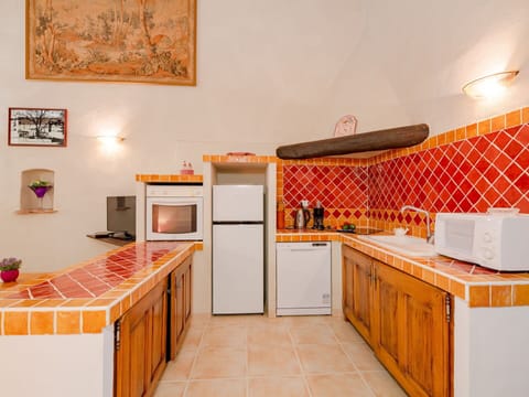 Plant, Cloud, Sky, Building, Interior Design, Shade, Table, Tree, Condominium, Residential Area