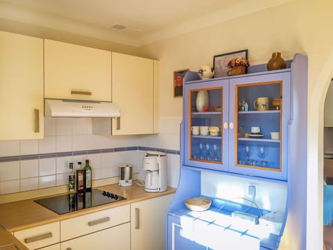 Cabinetry, Kitchen Sink, Property, Furniture, Countertop, Sink, Kitchen Appliance, Interior Design, Kitchen Stove, Shelf