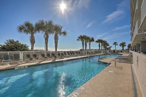 This Myrtle Beach condo also features community pool and hot tub access.