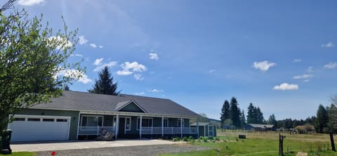 Plenty of parking in the driveway
