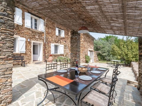 Table, Furniture, Building, Property, Window, Flowerpot, Plant, Chair, Wood, Interior Design