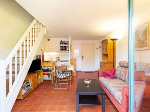 Table, Furniture, Couch, Wood, Bookcase, Interior Design, Shelf, Flooring, Floor, Pillow