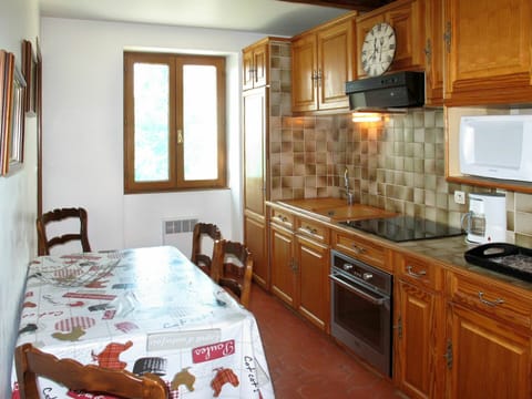 Countertop, Room, Furniture, Property, Cabinetry, Kitchen, Building, Floor, Interior Design, House