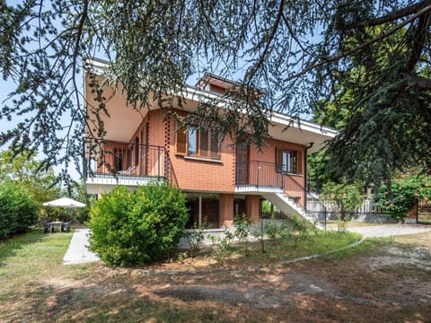 Plant, Building, Property, Window, Sky, House, Tree, Land Lot, Cottage, Residential Area