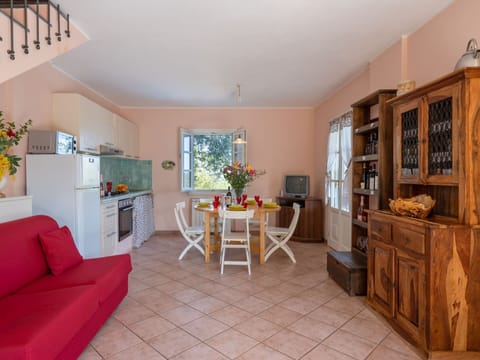 Water, Table, Tableware, Property, Sky, Furniture, Building, Window, Blue, Chair
