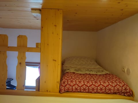 Room 5 Mezzanine kids beds