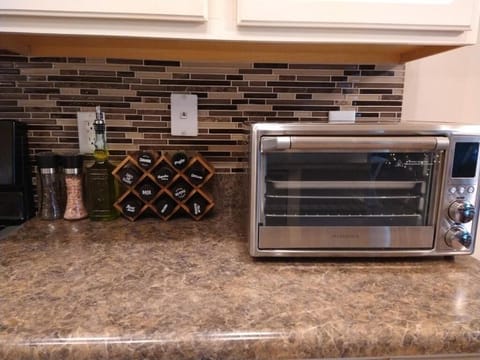 Multiple cooking options including air fryer along with spices for your use