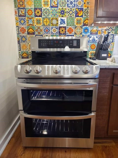 This double oven can fit a turkey in the bottom oven.