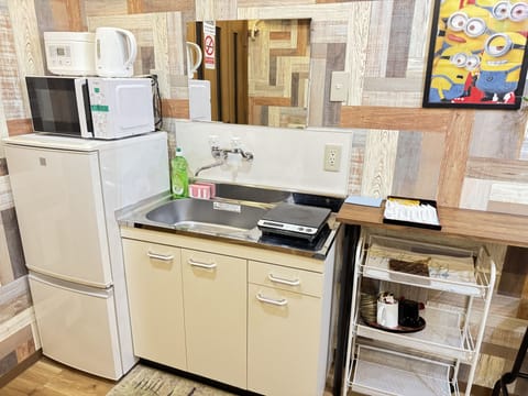 Fridge, microwave, oven, cookware/dishes/utensils