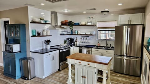 Newly updated, fully equipped kitchen, all you need to prepare and cook any meal