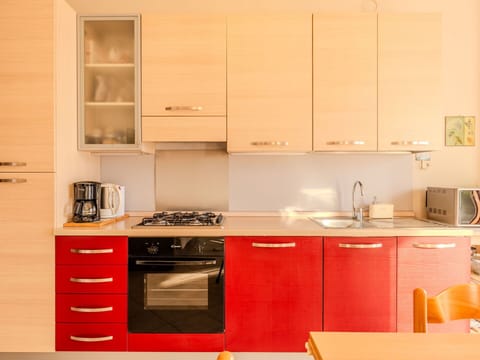 Kitchen, Kitchen Appliance, Wood, Major Appliance, Flooring, Cabinetry, Countertop, Interior Design, Furniture, Floor