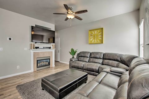 Living area | Flat-screen TV, fireplace, DVD player, books