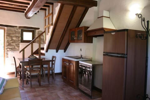 Room, Property, Furniture, Building, Countertop, Kitchen, Cabinetry, Floor, House, Hardwood