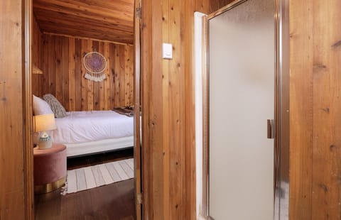 downstairs queen bedroom. 