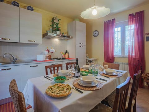 Table, Property, Furniture, Chair, Cabinetry, Sink, Kitchen Sink, Tableware, Dishware, Window