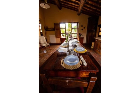 Property, Room, Furniture, Table, Interior Design, Building, Dining Room, Real Estate, House, Cottage