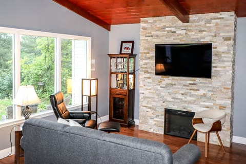 Smart TV, fireplace