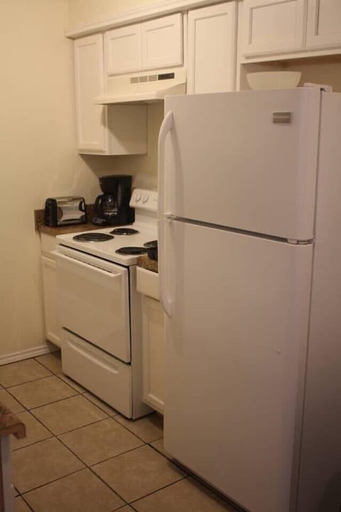 Microwave, oven, coffee/tea maker, cookware/dishes/utensils