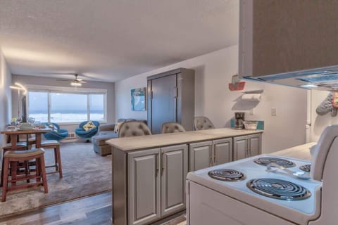 The kitchen is just steps away