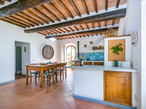 Plant, Property, Building, Natural Landscape, Tree, Land Lot, House, Cottage, Landscape, Residential Area