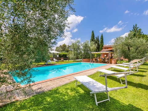 Cloud, Water, Plant, Sky, Furniture, Swimming Pool, Tree, Outdoor Furniture, Building, Shade